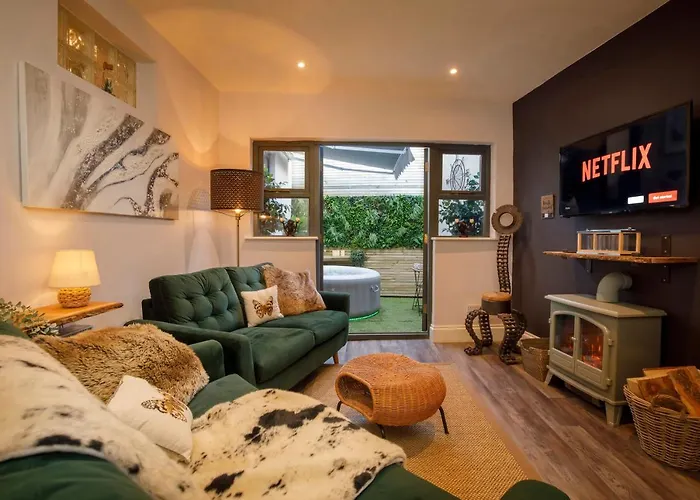 The Holgate Hideaway With Hot Tub