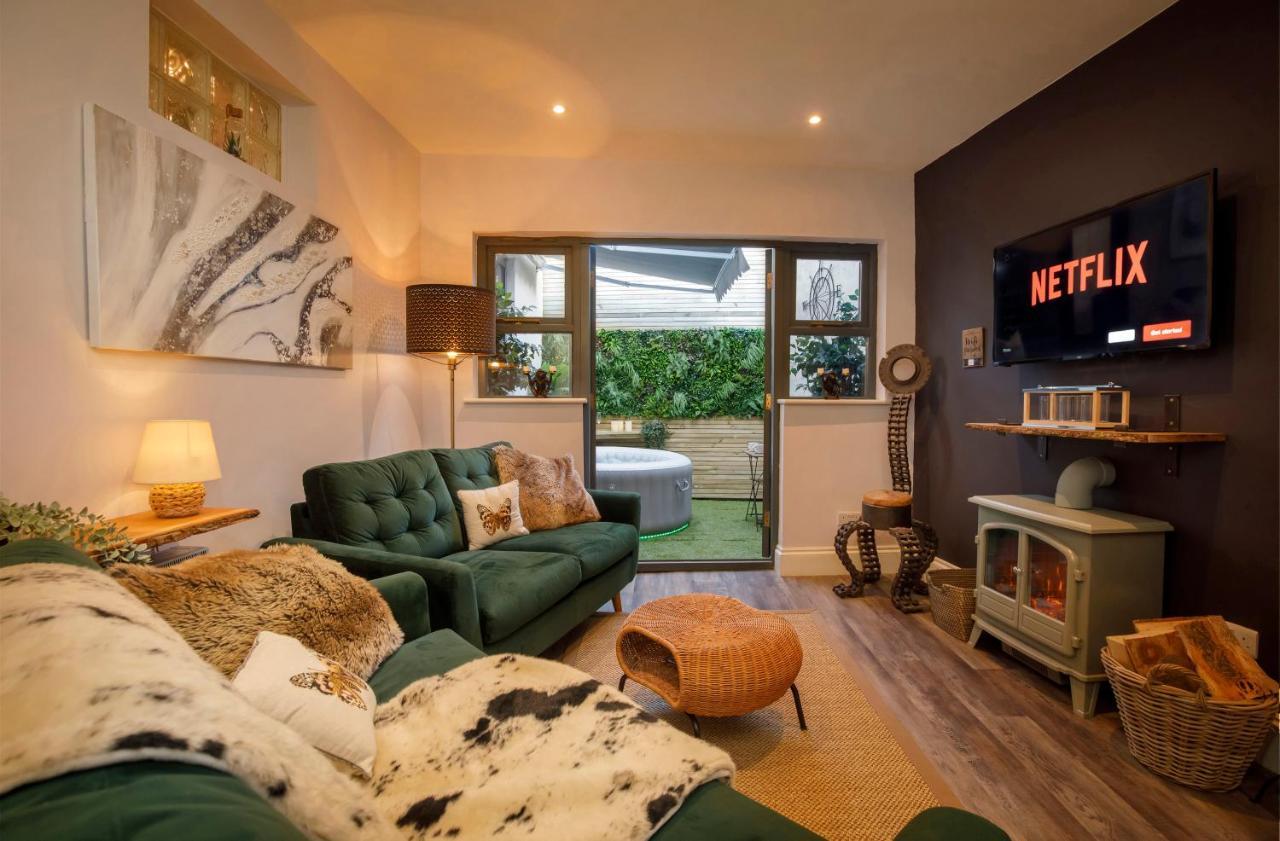 The Holgate Hideaway With Hot Tub Holiday home York