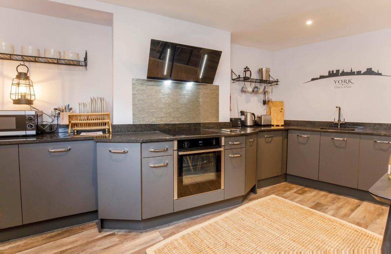 The Holgate Hideaway With Hot Tub Holiday home York