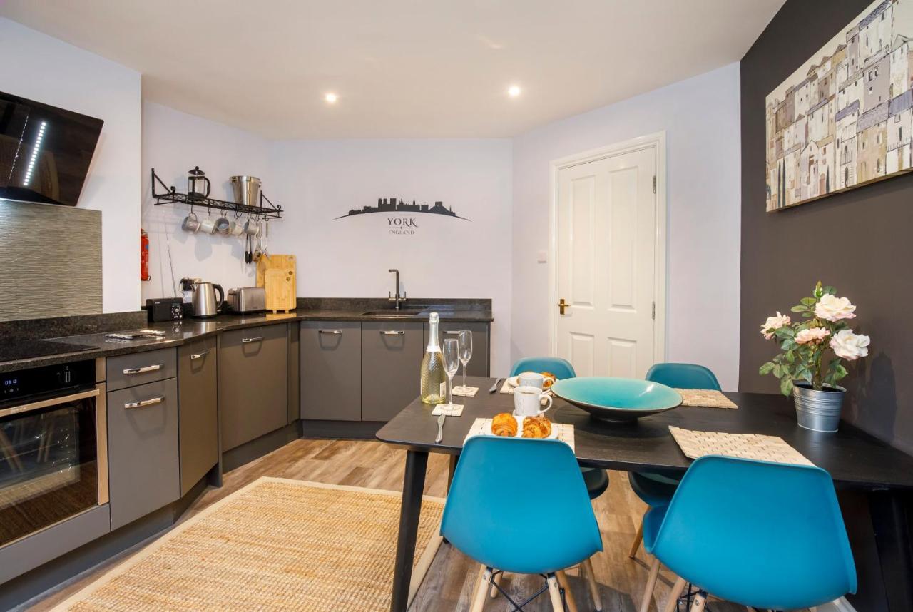 The Holgate Hideaway With Hot Tub Holiday home